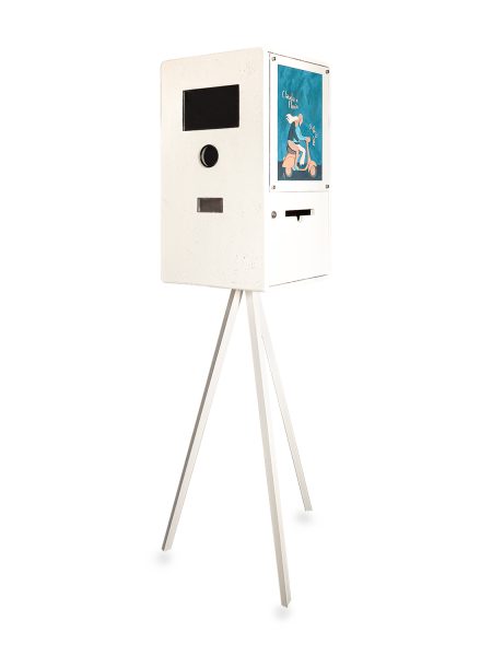 totem bianco fondo bianco